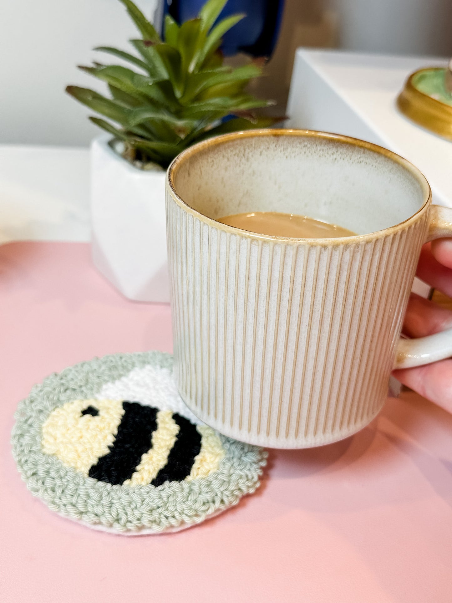 Bee Mug Rug
