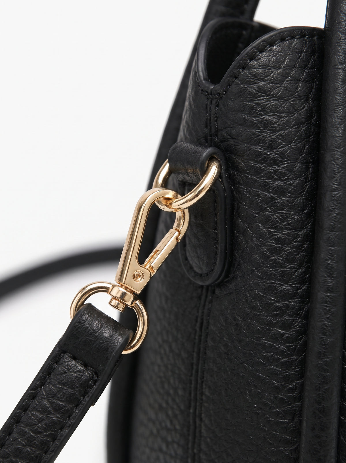 Satchel — Hardware and Texture Detail | Generated by Modelize