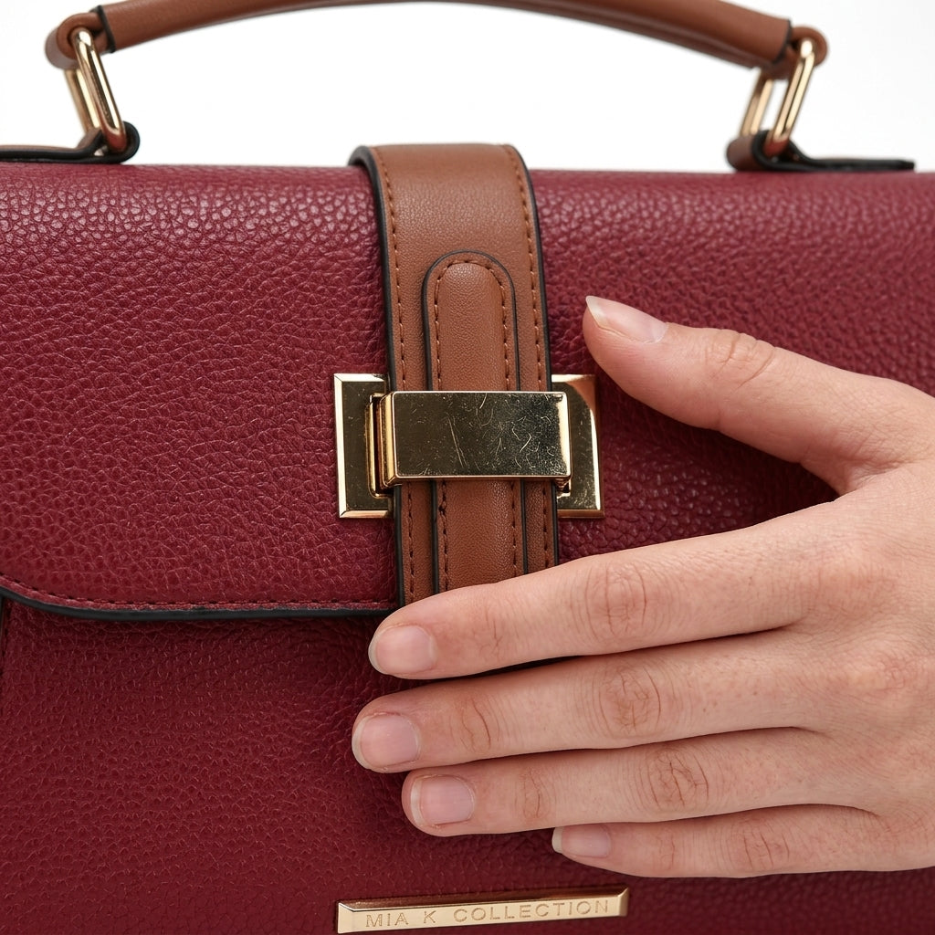 Shoulder Bag — Hardware and Texture Detail | Generated by Modelize